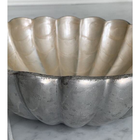 JULIA KNIGHT Peony 8.5” Round Bowl Buttercream Mother of Pearl Scalloped VGUC - Picture 7 of 11